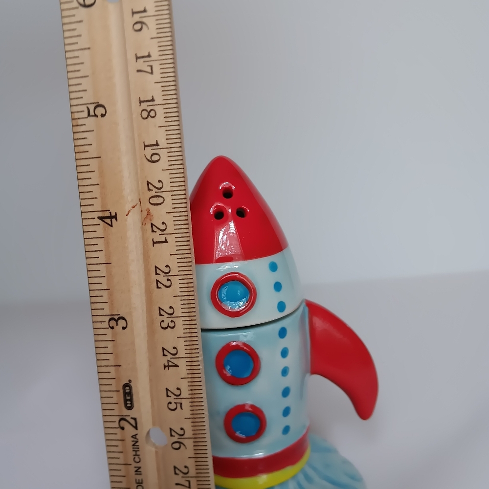 Cracker Barrel Rocket Ship Salt & Pepper Set Boxed NOST - Picture 7 of 9